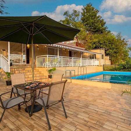 Stayvista'S Harvest Haven - Pool-View Villa With Deck & Machan Near Sula Nashik Bagian luar foto