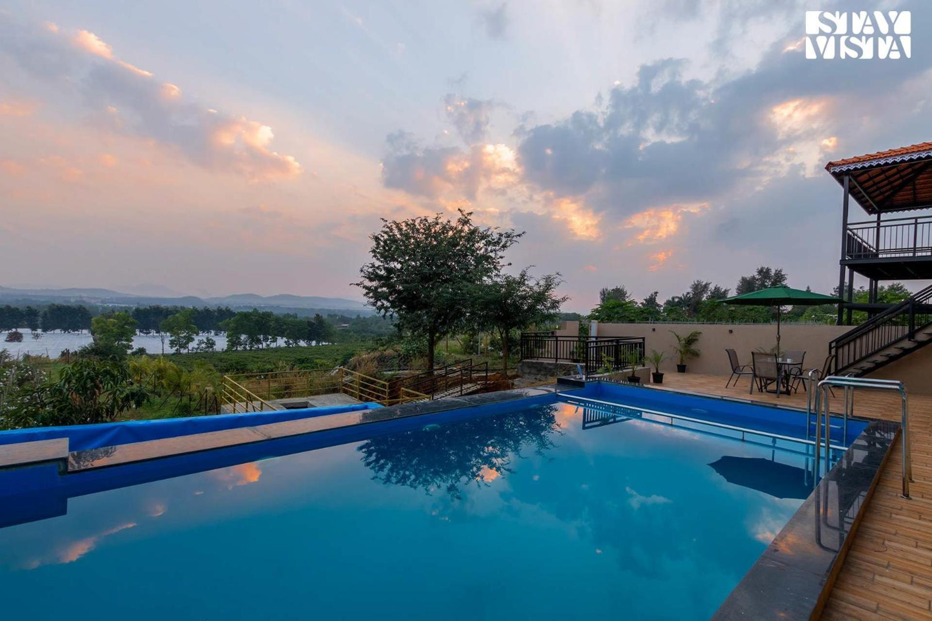 Stayvista'S Harvest Haven - Pool-View Villa With Deck & Machan Near Sula Nashik Bagian luar foto